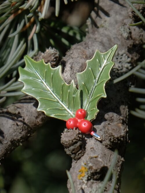 Holly brooch by Alexander Thurlow