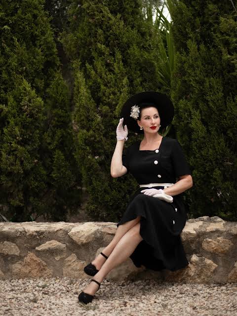 Olivia 1940’s dress in black