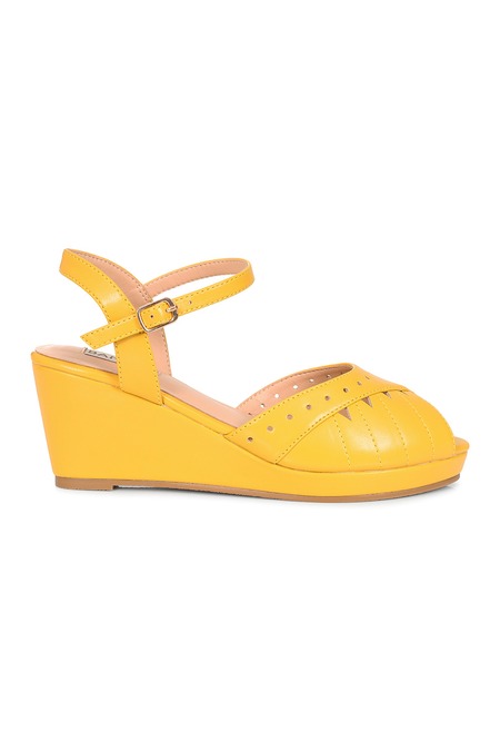 Sunny Daze Wedge 1940s-Inspired Cut-Out Peep Toe Mustard Sandals - Image 2