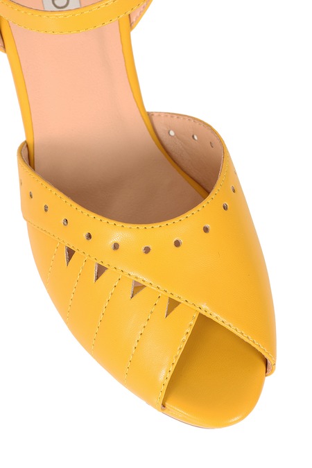 Sunny Daze Wedge 1940s-Inspired Cut-Out Peep Toe Mustard Sandals - Image 4