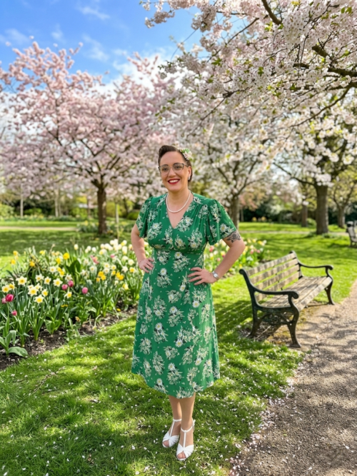 Betty tea dress in green Daisy