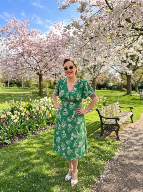 Betty tea dress in green Daisy