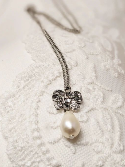 Pearl and Bow Necklace